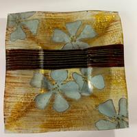 Vassoio in vetro 26x26 cm con fiori bianchi