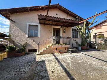 CASA INDIPENDENTE A CAVE