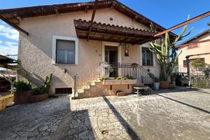 CASA INDIPENDENTE A CAVE