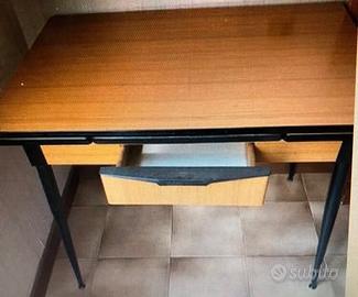 Tavoli vari per la casa