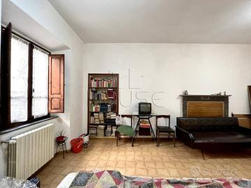 Appartamento di 254 m² con più di 5 locali e box a