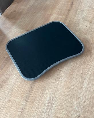 Supporto per computer portatile per le gambe