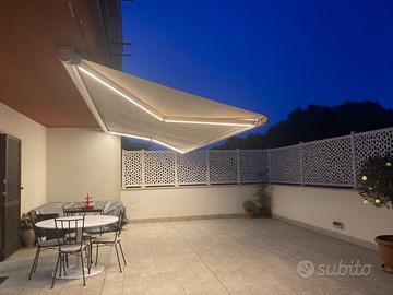 Tenda da sole a bracci estensibilecon motore e led