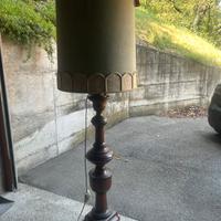 Lampada da terra in legno con paralume