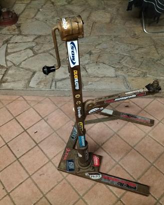 cavalletto anteriore sotto canotto per moto 