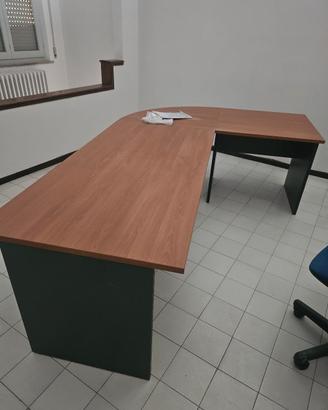  Tavolo per un Ufficio