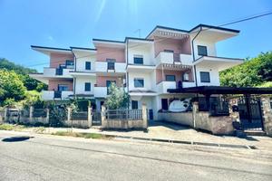 PORZIONE DI TRIFAMILIARE A ZUMPANO