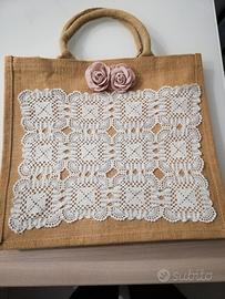 Borsa artigianale ricamata a mano in iuta e cotone