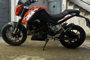 KTM Duke  125