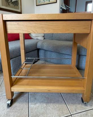 Carrello da cucina con tagliere