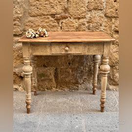 Tavolino in castagno