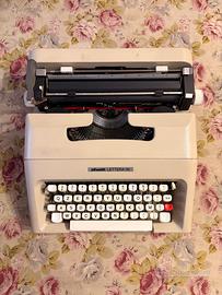 Macchina da scrivere vintage Olivetti