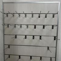 Espositore in legno con accessori