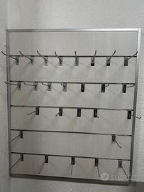 Espositore in legno con accessori