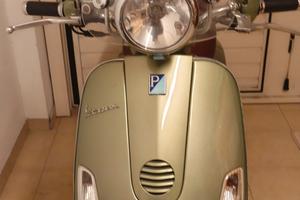 vespa lxv 125 piaggio verde