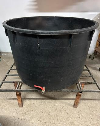 Tini in plastica con rubinetto