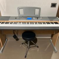 Pianola con supporto e sgabello