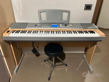 Pianola con supporto e sgabello