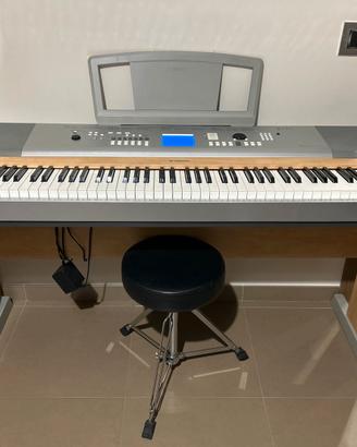 Pianola con supporto e sgabello
