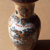 Antico vaso cinese dipinto a mano