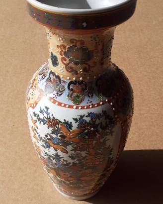 Antico vaso cinese dipinto a mano