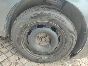 Gomme auto con cerchi