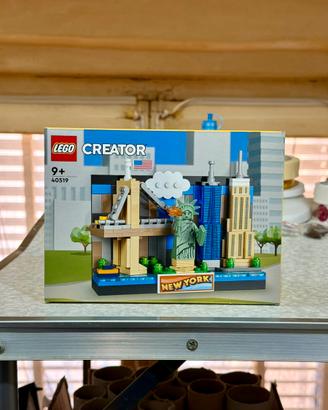 New York Postcard Lego 40519 Statue of Liberty USA
