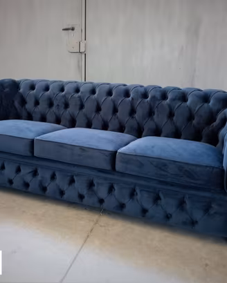 Divano Chesterfield 3 posti velluto blu su misura