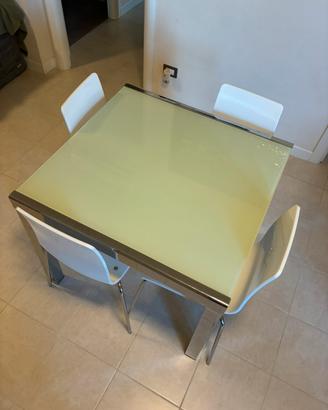 Tavolo allungabile in vetro ed acciaio