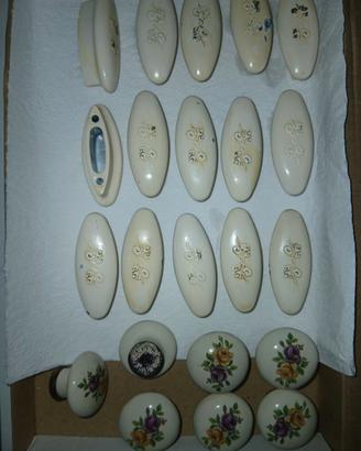 SET VINTAGE DI 15 MANIGLIE E 7 POMELLI