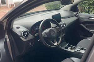 Mercedes B180 tenuta benissimo