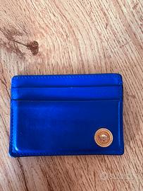 Portacarte versace blu elettrico con logo oro