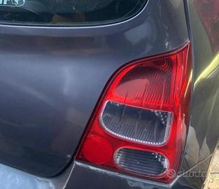 STOP FANALE POSTERIORE DESTRO RENAULT Twingo II se
