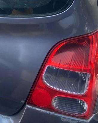STOP FANALE POSTERIORE DESTRO RENAULT Twingo II se
