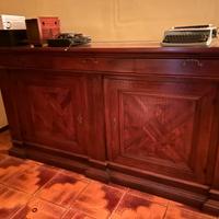 Credenza. In stile tenuta bene con 4 cassetti
