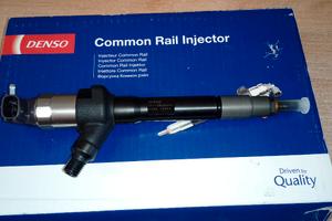 Iniettore DENSO DCRI300010 NUOVO per Mazda