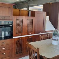 cucina in legno noce scuro 