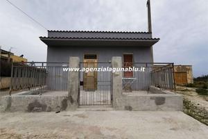 Casa singola con due garage