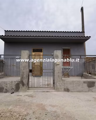 Casa singola con due garage