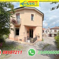 Casa con garage e piccolo uliveto