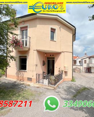 Casa con garage e piccolo uliveto