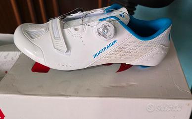 scarpe donna e pedali bici da corsa