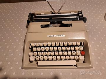 Macchina da scrivere Olivetti 35