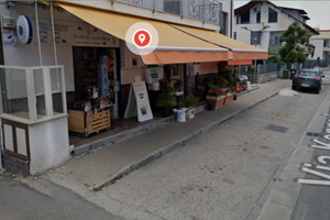 Locale commerciale 50mq + 250mq Area e Deposito