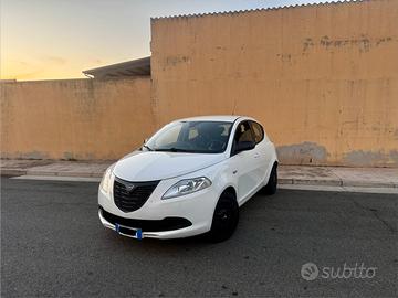 Lancia y 1.2 benzina ok neopatentati