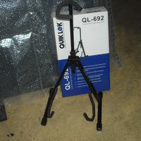 Supporto reggichitarra QUIKLOK QL-692 come nuovo!