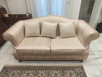 2 DIVANI BIANCHI – 250€ CIASCUNO