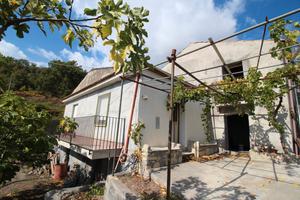 Casa singola con 1,5 ettari di Terreno Castelmola