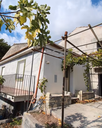 Casa singola con 1,5 ettari di Terreno Castelmola