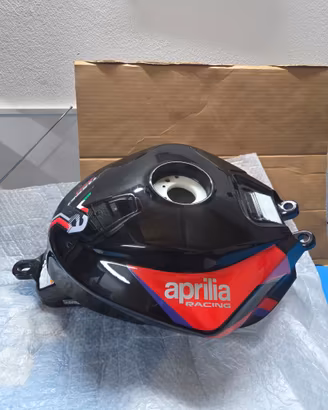 Aprilia Tuono 660/1100 ricambi usati vari.